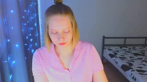 Cutie online show from November 29, 2025, 5:43 am