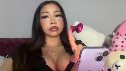 Snapshot of angelllsworlddd chatting on December 19, 2025, 3:24 am angel online show from December 19, 2025, 3:24 am