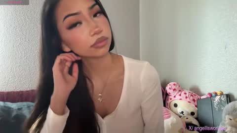 Snapshot of angelllsworlddd chatting on January 9, 2026, 8:21 pm angel online show from January 9, 2026, 8:21 pm