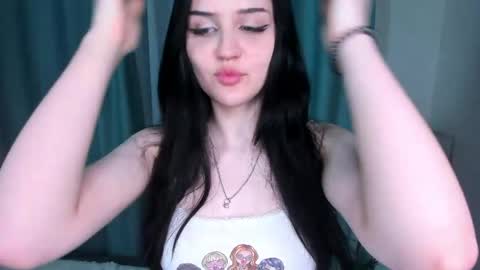 angellvee online show from May 18, 2026, 8:58 pm