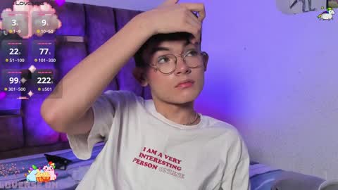 Snapshot of angelocute_ chatting on January 5, 2025, 9:26 am Angelo I work from home this is my room online show from January 5, 2025, 9:26 am