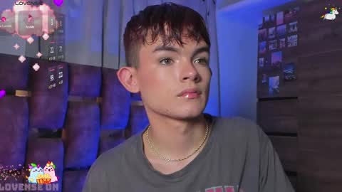 Snapshot of angelocute_ chatting on March 11, 2025, 11:01 am Angelo I work from home this is my room online show from March 11, 2025, 11:01 am