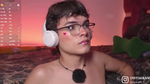 Snapshot of angelocute_ chatting on November 20, 2025, 6:02 am Angelo I work from home this is my room online show from November 20, 2025, 6:02 am