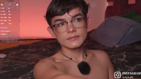 Snapshot of angelocute_ chatting on November 21, 2025, 6:34 am Angelo I work from home this is my room online show from November 21, 2025, 6:34 am