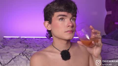 Snapshot of angelocute_ chatting on November 29, 2025, 5:43 am Angelo I work from home this is my room online show from November 29, 2025, 5:43 am