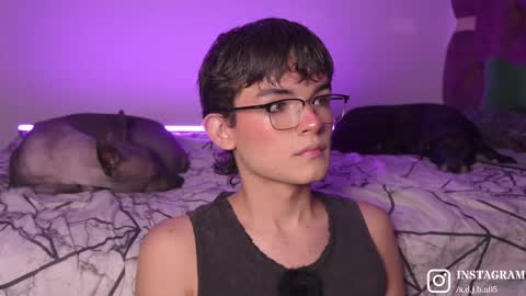 Snapshot of angelocute_ chatting on November 30, 2025, 4:05 am Angelo I work from home this is my room online show from November 30, 2025, 4:05 am