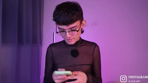 Snapshot of angelocute_ chatting on February 20, 2026, 2:30 am Angelo I work from home this is my room online show from February 20, 2026, 2:30 am