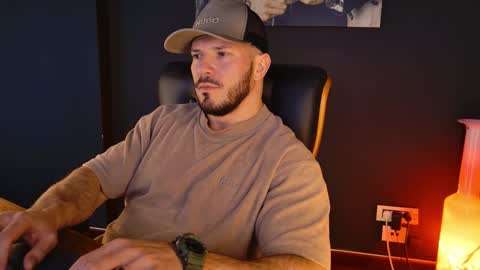 Snapshot of angeloeric chatting on December 4, 2025, 1:09 pm BlackWolf online show from December 4, 2025, 1:09 pm