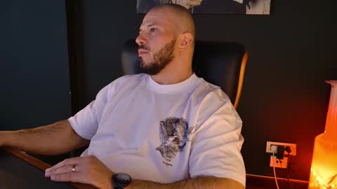 Snapshot of angeloeric chatting on February 11, 2026, 11:37 am BlackWolf online show from February 11, 2026, 11:37 am