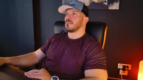 Snapshot of angeloeric chatting on April 4, 2026, 10:57 am BlackWolf online show from April 4, 2026, 10:57 am