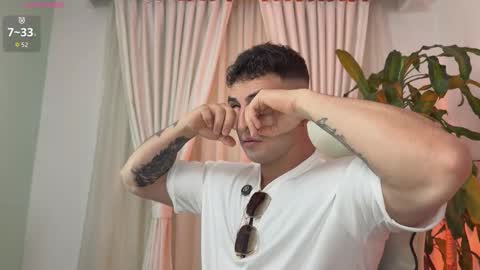 Angelo Ferro online show from December 15, 2025, 1:54 am