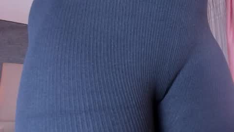 Angela online show from September 18, 2025, 12:40 pm