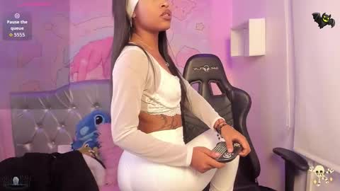 Snapshot of angelsmia_ chatting on October 31, 2025, 11:06 pm MIA available content ask online show from October 31, 2025, 11:06 pm