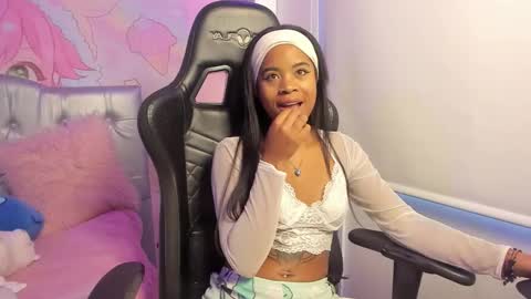 Snapshot of angelsmia_ chatting on November 1, 2025, 11:12 am MIA available content ask online show from November 1, 2025, 11:12 am