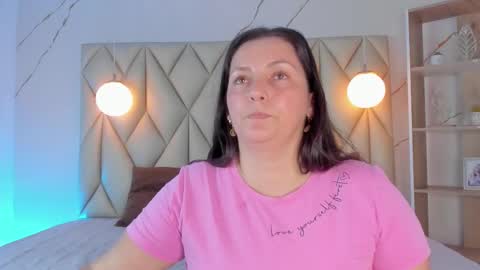 ANGIE online show from November 27, 2025, 2:52 pm