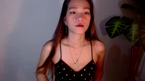 Snapshot of angelyn_slim chatting on January 10, 2026, 12:18 pm angelyn_slim online show from January 10, 2026, 12:18 pm