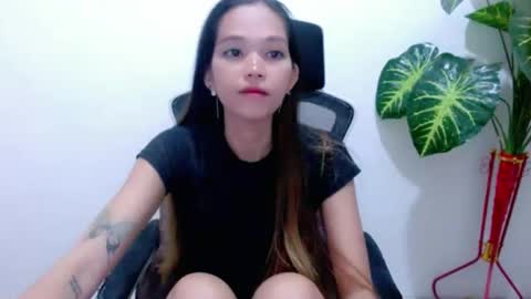 Snapshot of angelyn_slim chatting on February 14, 2026, 9:50 am angelyn_slim online show from February 14, 2026, 9:50 am