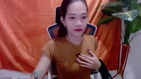 angelyn_slim online show from May 24, 2026, 9:42 pm