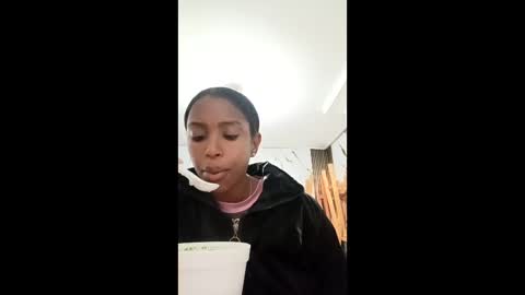 Snapshot of angeyapetite chatting on December 19, 2025, 12:01 pm Anyega online show from December 19, 2025, 12:01 pm