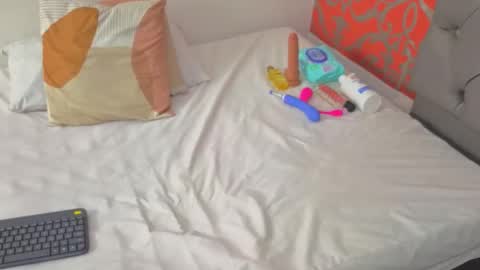 angi_lozano online show from November 27, 2025, 11:12 am