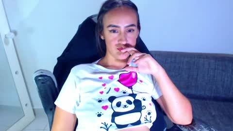 Snapshot of angie_dreamgirl chatting on March 29, 2026, 2:55 am IG angie dreamgirl01 online show from March 29, 2026, 2:55 am