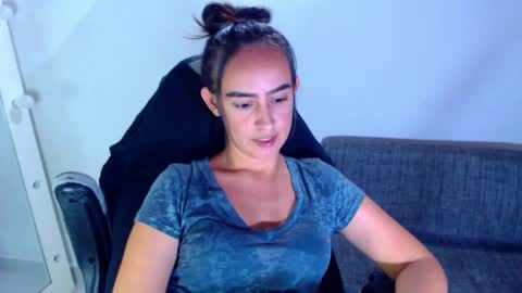 Snapshot of angie_dreamgirl chatting on March 29, 2026, 10:10 pm IG angie dreamgirl01 online show from March 29, 2026, 10:10 pm
