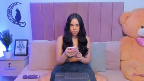Snapshot of angiegriffin chatting on March 1, 2025, 3:32 am Milo ---- online show from March 1, 2025, 3:32 am