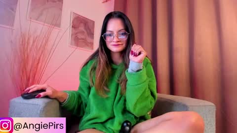 Snapshot of angiepirs chatting on March 27, 2026, 11:37 pm AngiePirs online show from March 27, 2026, 11:37 pm