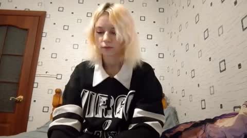 Sofa online show from December 14, 2025, 1:16 pm