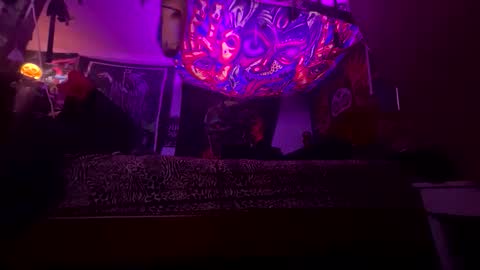 angusbone01 online show from November 23, 2025, 11:54 am