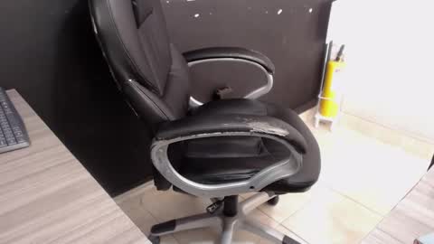 angy online show from November 18, 2025, 8:46 pm