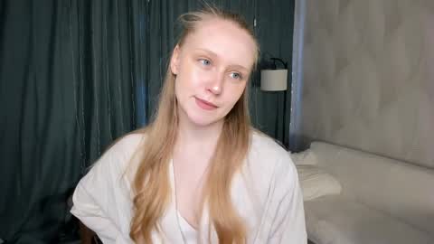 Snapshot of anhedney chatting on April 6, 2026, 7:42 am Violet online show from April 6, 2026, 7:42 am
