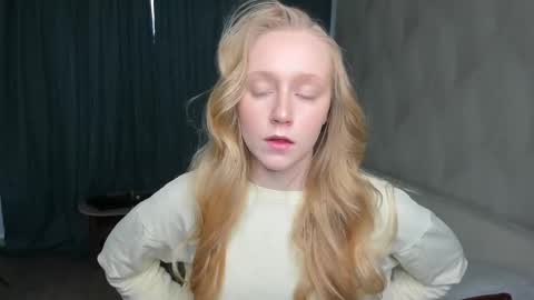 Snapshot of anhedney chatting on April 16, 2026, 6:14 am Violet online show from April 16, 2026, 6:14 am