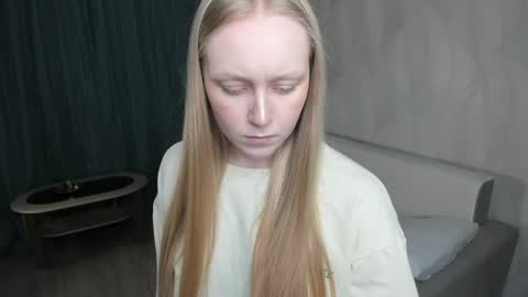 Snapshot of anhedney chatting on April 19, 2026, 6:13 am Violet online show from April 19, 2026, 6:13 am