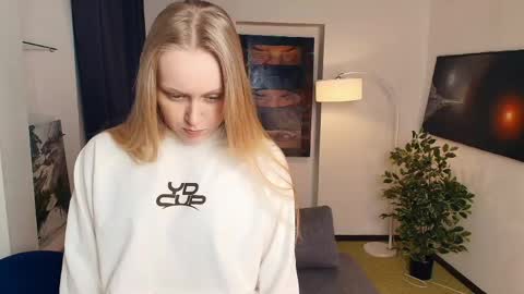 Snapshot of anhedney chatting on April 29, 2026, 11:03 am Violet online show from April 29, 2026, 11:03 am