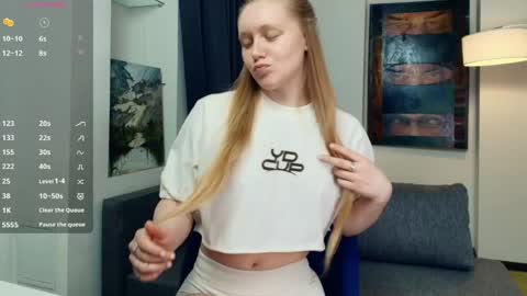 Snapshot of anhedney chatting on May 2, 2026, 8:19 am Violet online show from May 2, 2026, 8:19 am