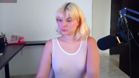 Ania online show from May 8, 2026, 8:25 pm