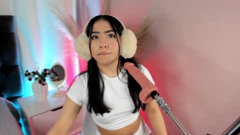 aniie_west online show from September 14, 2025, 2:38 pm