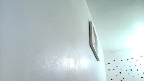 ana independent model online show from October 13, 2025, 7:41 am