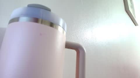 ana independent model online show from November 22, 2025, 9:52 am