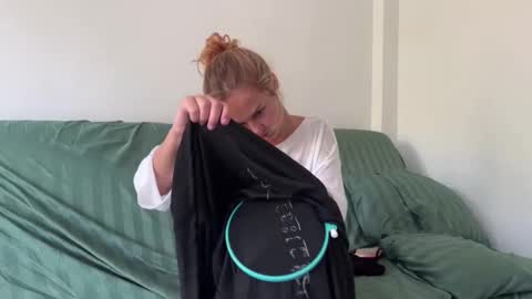 Snapshot of anita__hills chatting on December 31, 2024, 5:00 am anita__hills online show from December 31, 2024, 5:00 am