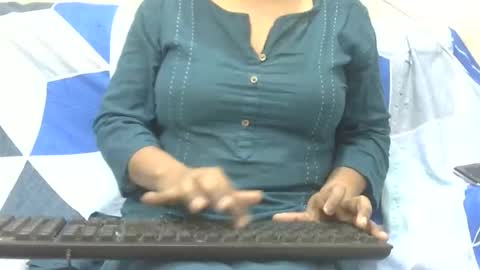 anjali_dogra786 online show from October 2, 2025, 8:10 am