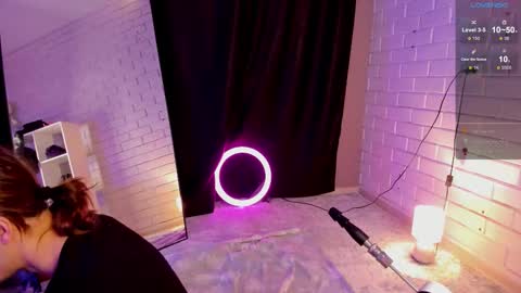 Angel online show from December 1, 2025, 6:24 pm