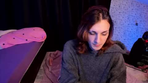 Snapshot of anjella_botton chatting on February 2, 2026, 6:28 pm Angel online show from February 2, 2026, 6:28 pm