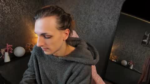 Snapshot of anjella_botton chatting on March 6, 2026, 12:01 pm Angel online show from March 6, 2026, 12:01 pm