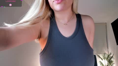 Snapshot of ann__w chatting on January 17, 2026, 4:28 am Ann online show from January 17, 2026, 4:28 am