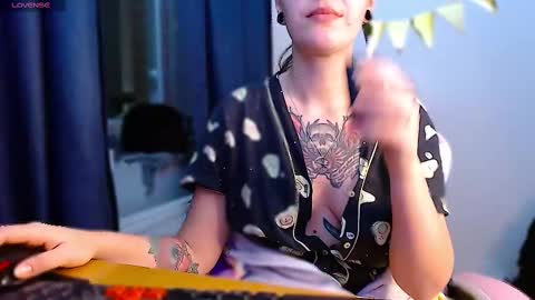 Snapshot of ann_mikele chatting on February 28, 2025, 4:42 pm Ann online show from February 28, 2025, 4:42 pm