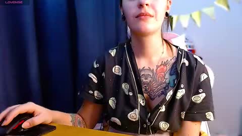 Snapshot of ann_mikele chatting on March 1, 2025, 6:21 pm Ann online show from March 1, 2025, 6:21 pm