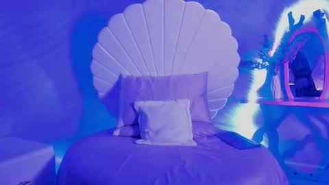 Ana  online show from November 16, 2025, 8:36 pm