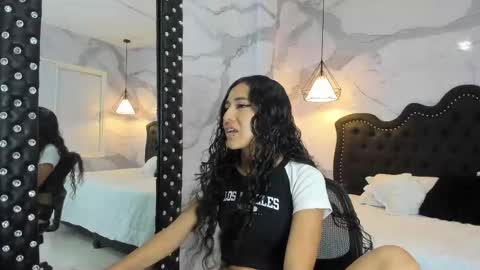 Ana  online show from November 19, 2025, 11:43 am